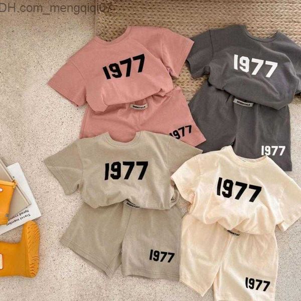Комплект одежды для девочки мальчик для мальчика Летняя одежда Детская хлопок 1977 Печатная вершина и нижняя часть футболки с короткими рукавами набор детская повседневная одежда Z230717
