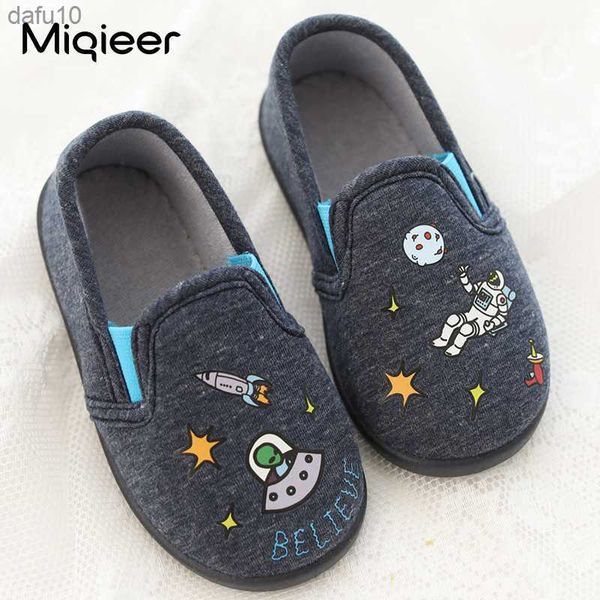 Ragazzi Bambino Pantofole da casa Autunno Cotone Morbido Antiscivolo Nuvola Astronauta Modello Scarpe da passeggio per bambini Pantofole da interno per bambini L230704