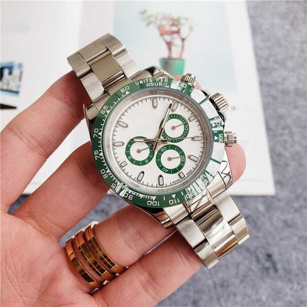 Un originale 1 a 1 R olax 8A Orologi replica in vendita Orologio da uomo di moda al quarzo Multifunzione Tre occhi Verde acqua Fantasma Colore cinturino in acciaio Mano con confezione regalo NZNX