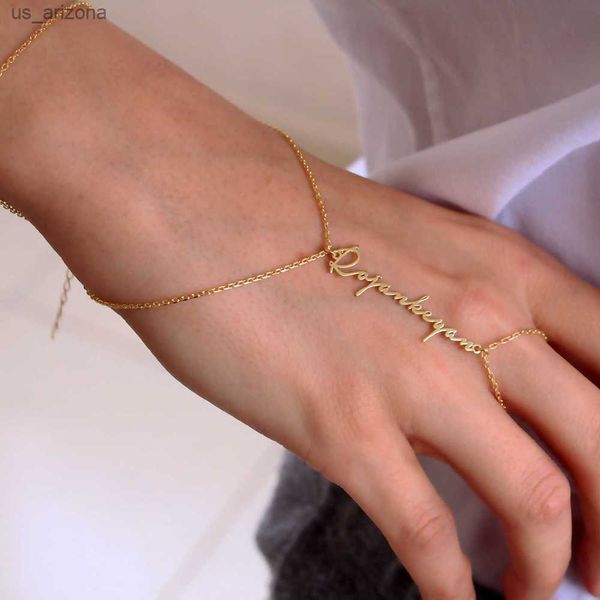 Bracciale con nome per donna Gioielli personalizzati in acciaio inossidabile placcato oro Catena a mano con alfabeto personalizzato Catena ad anello impermeabile L230620