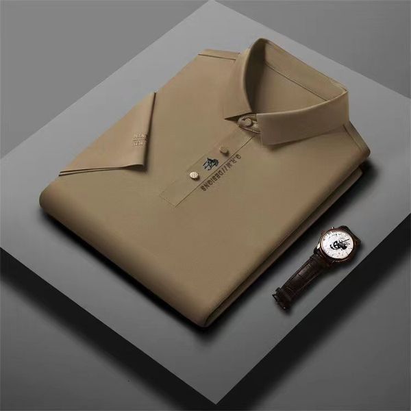 Polo da uomo Estate manica corta da uomo Tshirt di mezza età e bavero per giovani senza soluzione di continuità di tendenza della moda di alta qualità 230717