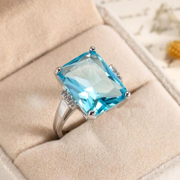 Alianças de casamento moda quatro grandes quadrados cristal azul topázio para mulheres chapeamento ouro branco cor prata luxo retrô jóias presentes