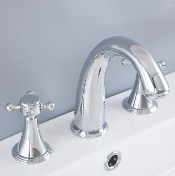 Rubinetti per lavabo da bagno Ottone cromato lucido Montato sul ponte Doppi manici Diffuso Miscelatore per lavabo a 3 fori Rubinetti per acqua Tnf976