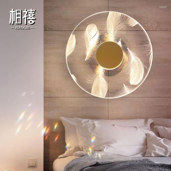 Lampada da parete Nordic Light Luxury Feather Comodino Moderno Acrilico Camera da letto Corridoio Soggiorno Sfondo Creativo