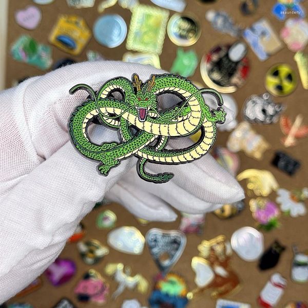 Broches 2023 Green Fighting Dragon Shenron Hard Esmalte Pins Broche Anime Distintivo Moda Jóias Presente