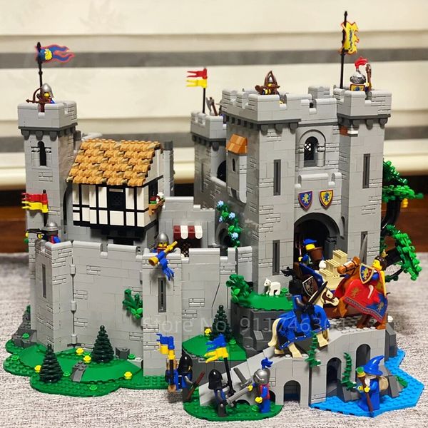 Blocchi IN STOCK 10305 Lion King Knights Castello medievale Modello Building Blocks Assemblaggio Mattoni Set Giocattoli per bambini Giocattolo Regali Natale 230718