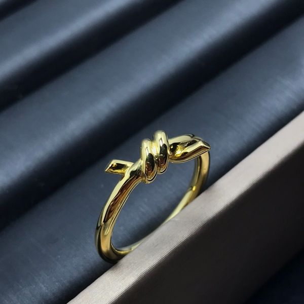 Tasarımcı Aşk Ring Ladies Halat Knot Yüzük Lüks Diamonds Moda Yüzük Kadınlar İçin Moda Yüzükleri Klasik Takı 18K Altın Kaplama Gül Gümüş Düğün Toptan