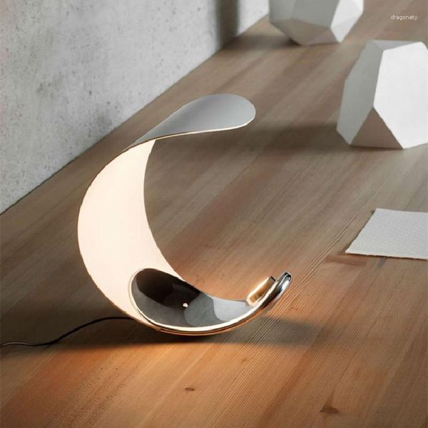 Lâmpadas de mesa Itália designer onda lâmpada alumínio para sala de estar quarto estudo mesa luz noite casa deco led cabeceira forma criativa