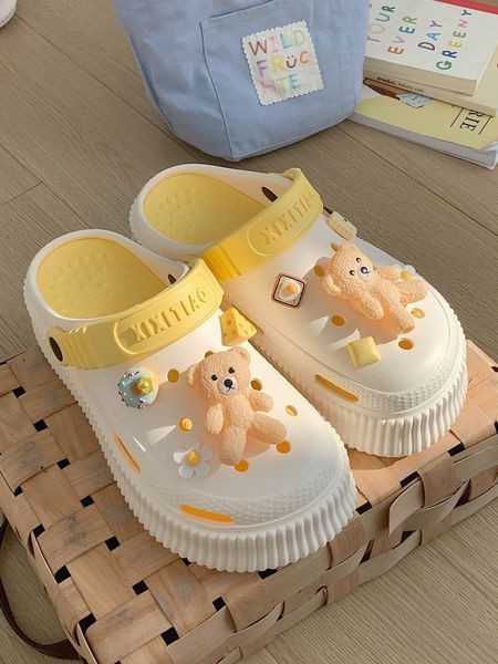 579 Sapatos de jardim de orifício de urso diy fêmea de verão, sola espessa e eva, usando sandálias de praia fofas 230717 b