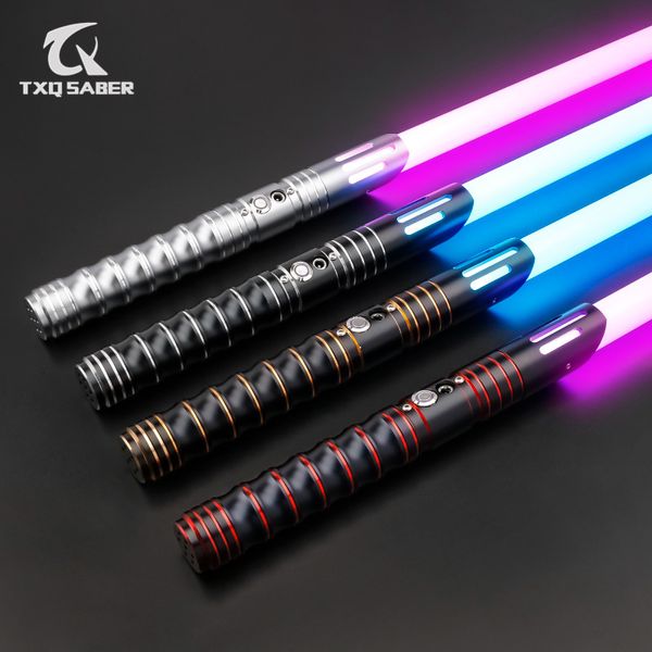 LED-Lichtstäbe TXQSABER RGB Lichtschwert Metallgriff 12 Farbwechsel und Soundfonts FOC Lock Up Saber Cosplay Spielzeug Blaster Laserschwerter 230718