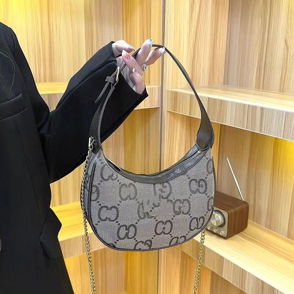 Дизайнерские сумки тотация сумки буквы на плечах пакет модная сумка для пакета Pu Crescent Sag для женского закона, палка, сумка для намысла, то же самое, сумку для плеча, оптом