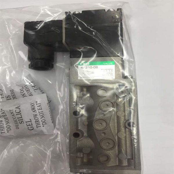 Válvula solenoide CKD original 4F210-08-AC110V expedido novo na caixa 236E