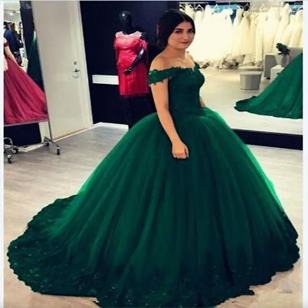 Emerald verde fora do ombro Lace Quinceanera Prom Vestidos de baile Apliques de espartilho de costas para meninas