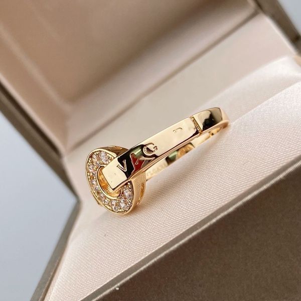 2024 designer anel senhoras corda nó anel de luxo com diamantes anéis de moda para mulheres jóias clássicas 18k banhado a ouro rosa presentes de festa