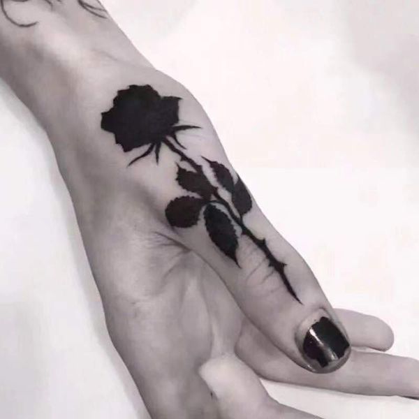 Autoadesivo del tatuaggio temporaneo impermeabile Black Rose Flower Design Body Art Tatuaggio finto Flash Tattoo Polso Braccio Maschio Femmina