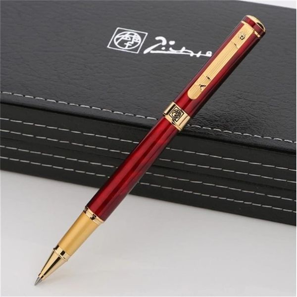 Top Luxury Picasso 902 Caneta Wine Red Golden Plating Gravar Roller ball pen Material de escritório para negócios Escrita Opções suaves canetas wi235m