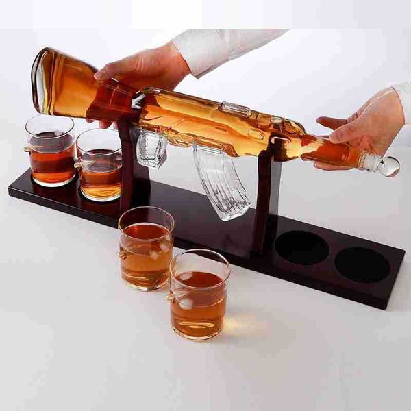 Contenitore per bicchieri da vino AK47 Decanter per whisky in vetro di fascia alta a forma di pistola con supporto Set di whisky per dispenser elegante per champagne 230719