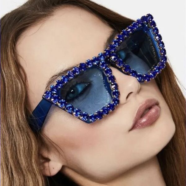 Bling Cat Eye Frame Glitter Gafas de sol Full Diamond Crystal Mujeres Azul Rojo Shades Sexy Ladies Rhinestone Gafas de gran tamaño SG679