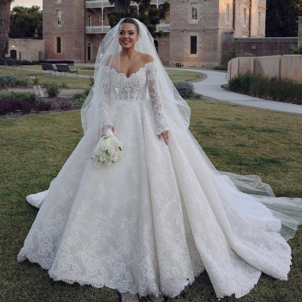 Abiti da sposa con abito da ballo in pizzo giunonico e spalle scoperte Abito da sposa con perline Abiti da sposa principessa con pieghe a maniche lunghe