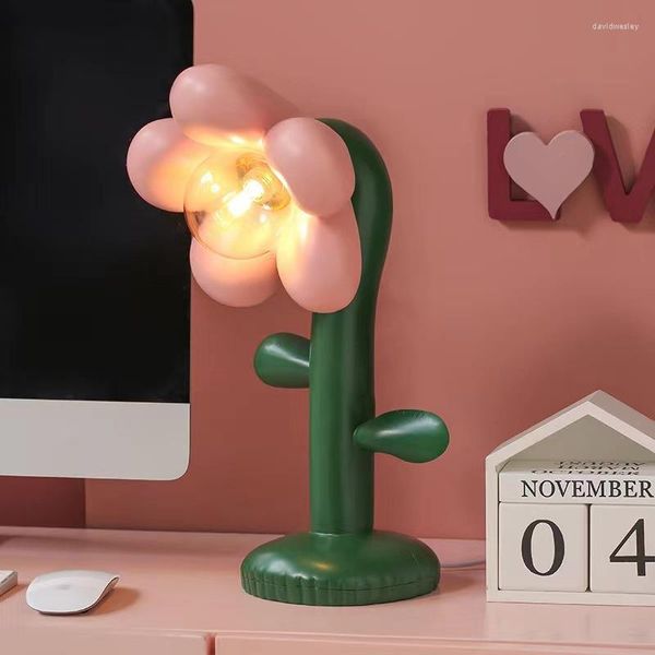 Masa lambaları Nordic çiçek lambası kız yatak odası başucu dekoru kız arkadaşı göz koruma çalışma gece ışığı için lüks doğum günü hediyesi