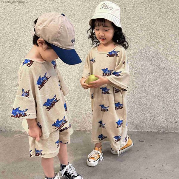 Kleidungssets Kinder-Sommer-Set Jungen 2023 Neues südkoreanisches Hai-Cartoon-Kurzarm-T-Shirt mit Shorts Kinder-Mädchen-Kleid-Set Z230719