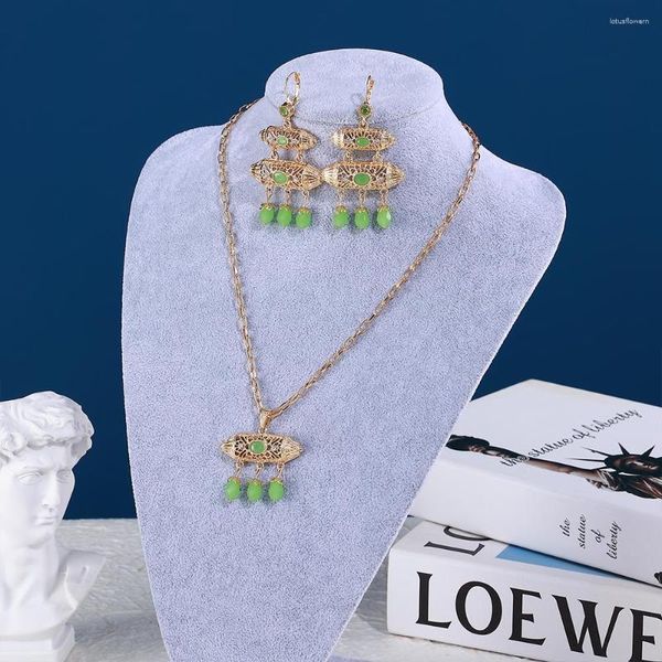 Серьги ожерелья устанавливают модные марокканские стили