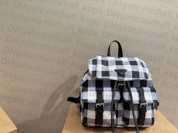 Borsa in nylon alla moda e leggera di grande capacità zaino da donna in plaid con fibbia di qualità a specchio borsa da viaggio aperta borse firmate di lusso