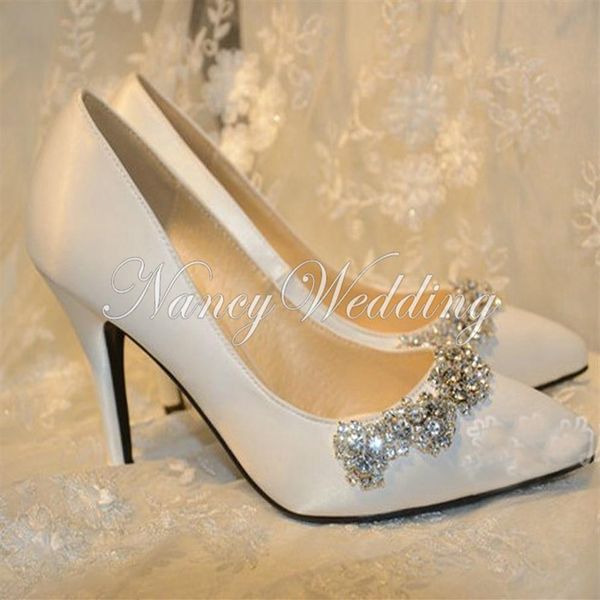 Chegada nova Sapatos de casamento com strass Sapatos de noiva de cetim branco Sapatos de noiva redondos Salto alto lindos Sapatos de baile de formatura Dedo pontudo Bridesmaid259f