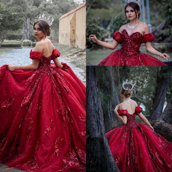2021 Сексуальные темно -красные платья с шариковыми платьями Quinceanera с плечами