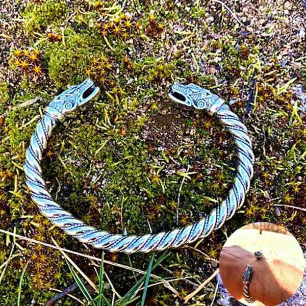 Pulseira de força animal de cabeça de lobo viking de alta qualidade liga de zinco vintage amuleto masculino de equitação jóias de motocicleta L230704