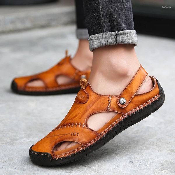 Sandalet düz roman tarzı erkekler günlük açık sokak moda nefes alabilen hafif terlik plaj ayakkabıları