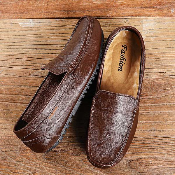 Sapatos sociais super macios mocassins masculinos de couro genuíno sapatos casuais para homens clássicos mocassins leves calçados para barcos tamanho grande 37-47 L230720