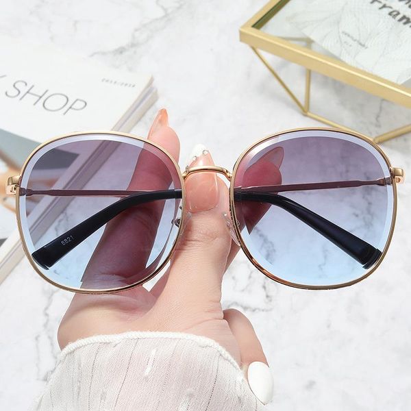 Occhiali da sole Fashion Square Women Brand Designer Vintage Occhiali da sole Donna stile coreano Ladies Shades Occhiali trasparenti