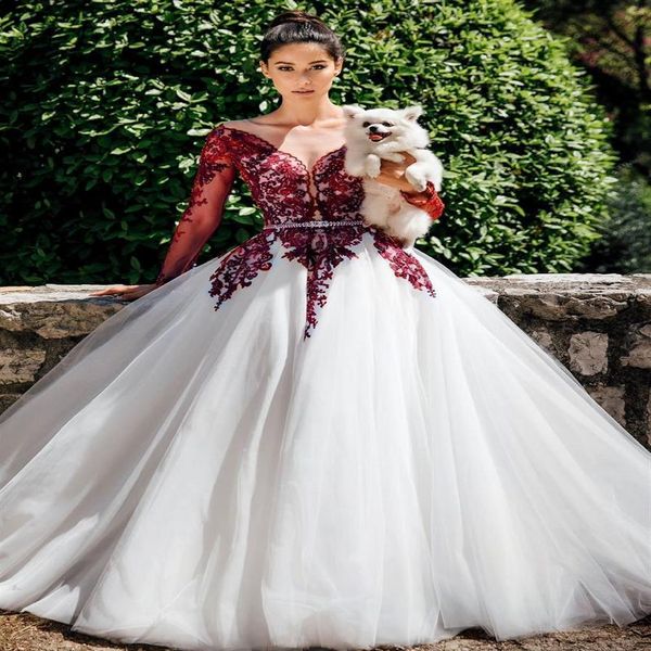 2021 Abiti da sposa principessa bianchi e bordeaux maniche lunghe Sweep Train Plus Size Country Garden Abiti da festa da sposa Robe Marrige298g