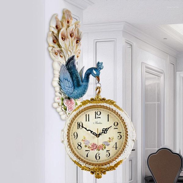 Orologi da parete Creativo Decorazione domestica bifacciale Soggiorno europeo Orologio pavone Quarzo di lusso leggero americano