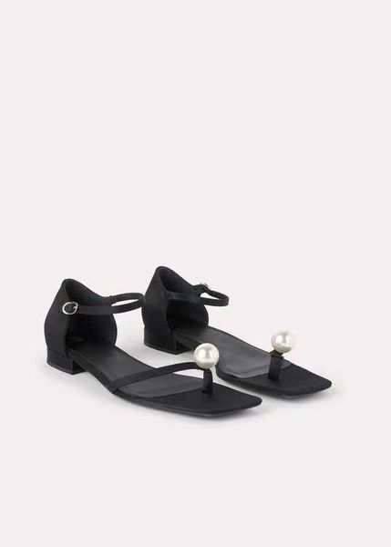 Toteme Schuhe reine Original Sandalen Frühlings- und Sommerperle neue schwarze Low Heels mit einem minimalistischen Satinquadrat -Zehen -Clip -Zehen -Damenschuhe