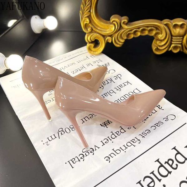 Sandálias 10cm Sexy Nude Couro envernizado Sapatos de casamento bico fino para festa Boca rasa Sapatos de salto alto femininos salto alto L230720