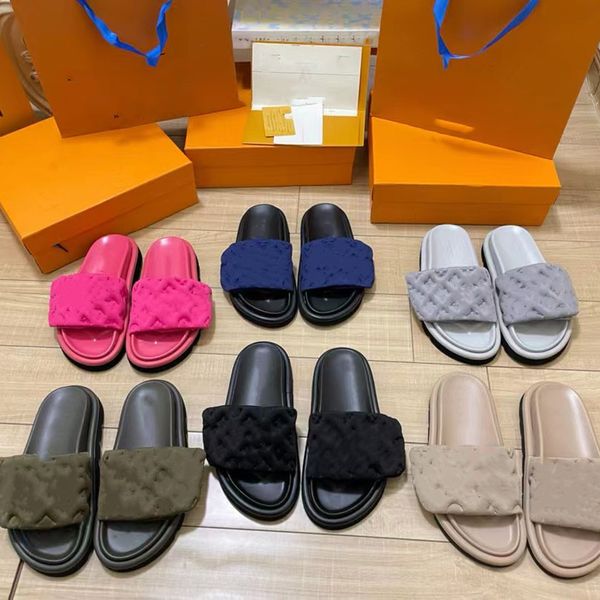 Sandálias femininas com travesseiro de piscina Sandálias de designer Sunset Flat Comfort Mules acolchoadas com alça frontal Chinelos elegantes e fáceis de usar Estilo Slippers tamanho 35-45 sapatos masculinos femininos 02