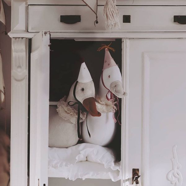 Acessórios para casa de bonecas animais de desenho animado brinquedos de pelúcia pato em forma de cisne enfeites de cabeça pingentes de parede decoração de quarto infantil adereços de fotografia 230719
