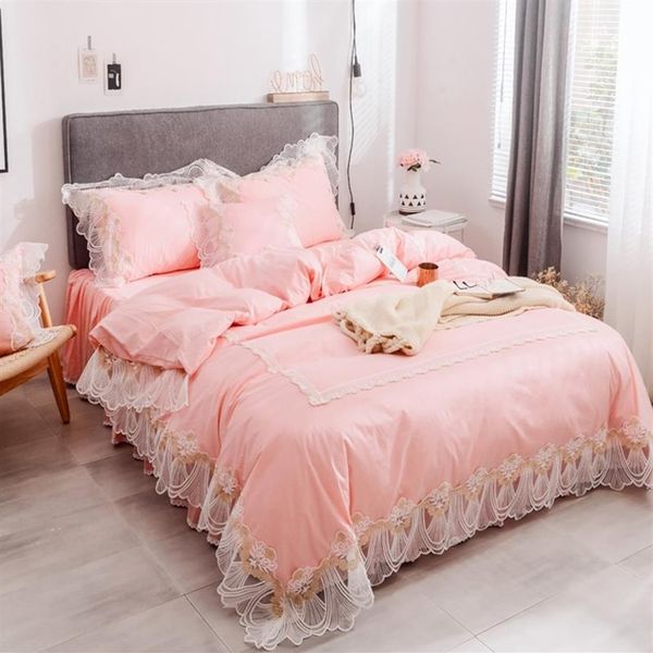 Conjunto de capa de edredom bordado com renda rosa King Queen Size 4 pçs Conjunto de roupa de cama princesa Estilo coreano Luxo Cor sólida Roupa de cama Ski215g
