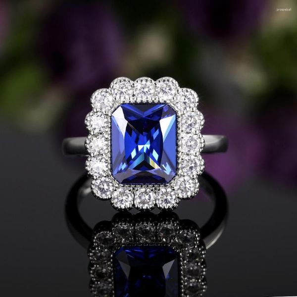 Cluster-Ringe, einfache Damen-Silberfarbe, hellblauer Edelstein, Geburtsstein, Blume, Hochzeit, Verlobungsring, Schmuck