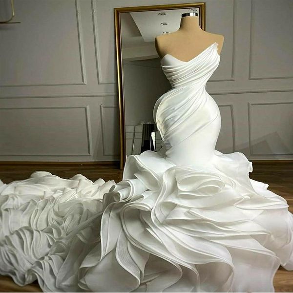 2023 Weiße Rüschen Organza Meerjungfrau Brautkleider Falten Schatz Kapelle Zug Wunderschöne Brautkleider Nigerian Arabisch Hochzeit D238d