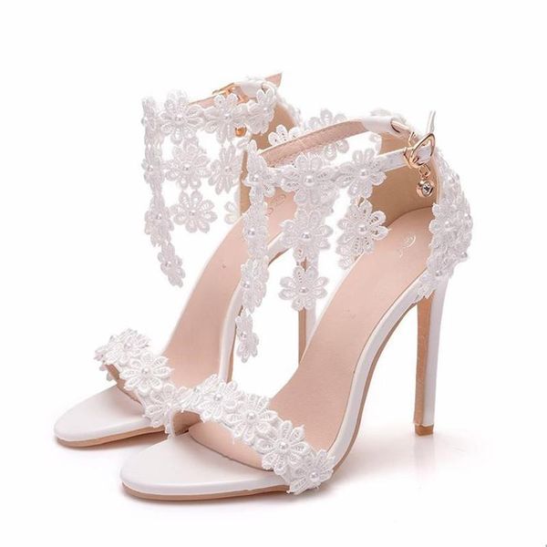 Sapatos de noiva de flor de renda feitos à mão dedo aberto tiras no tornozelo sandálias de verão salto fino cor branca 4 polegadas sapatos de dama de honra268z