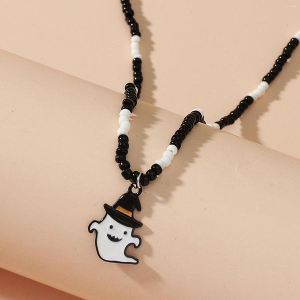 Chaînes cadeau d'Halloween collier fantôme de perles de riz noir et blanc chaîne de clavicule perlée à la main bohème