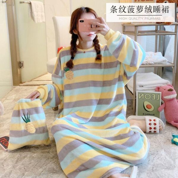 Indumenti da notte da donna Flanella invernale Abiti lunghi Abito a righe arcobaleno Donna Camicie da notte Kawaii Vestaglia spessa Fragola Loungewear Drop-Ship