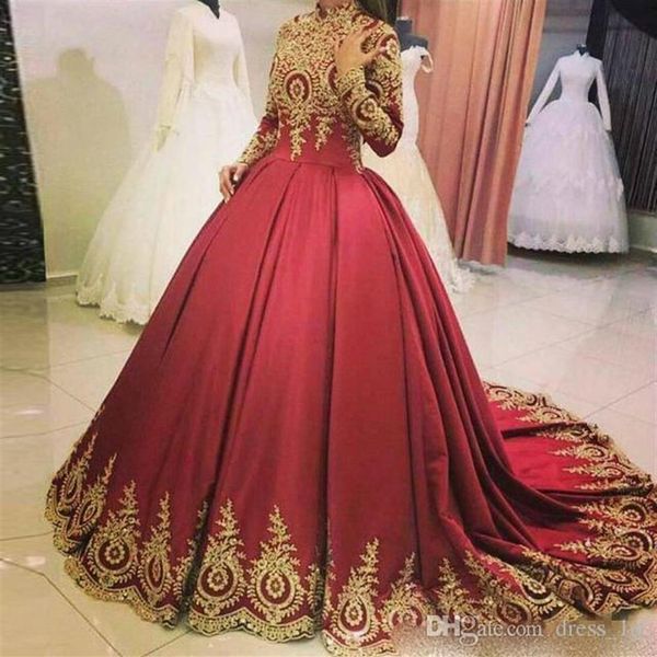 Vestidos árabes modestos vermelho escuro quinceanera gola alta mangas compridas apliques dourados cauda dourada rendas cetim muçulmano vestido de baile Pagea283J