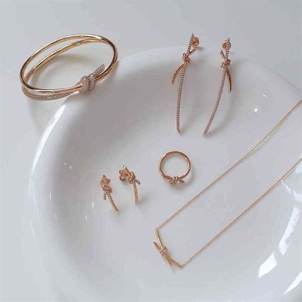 Brincos de laço de diamante de ouro rosa personalizado, luz de luxo de alto sentido, colar de nó simples, pulseira de prata 925 anel265c
