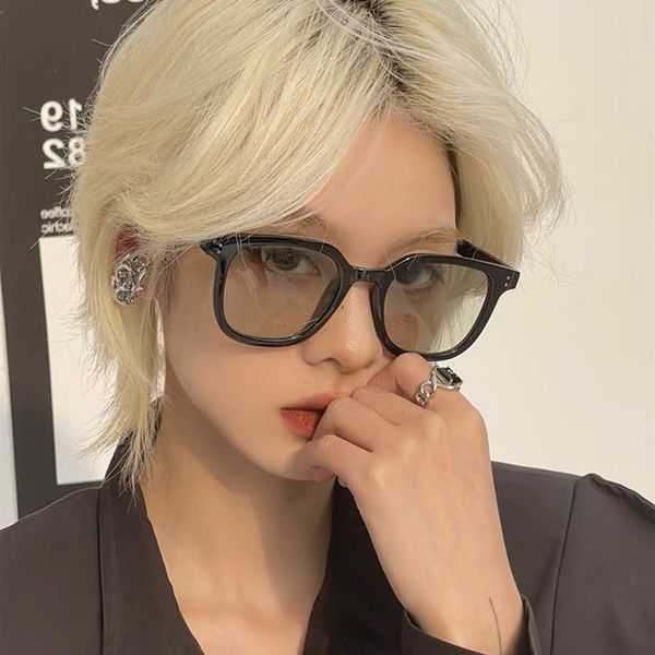 Корейская заклепка рамка солнцезащитные очки женщин дизайнерские линзы Тенденции Градиентные линзы.