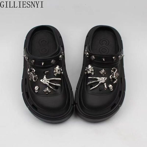 Terlik Kadınlar Yaz Kalın Sole Retro Moda Perçin Delik Ayakkabı Punk Goth Kafatası Metal Takılar Platform Terlik Eva Sandalet Bayanlar Slaytlar 230720