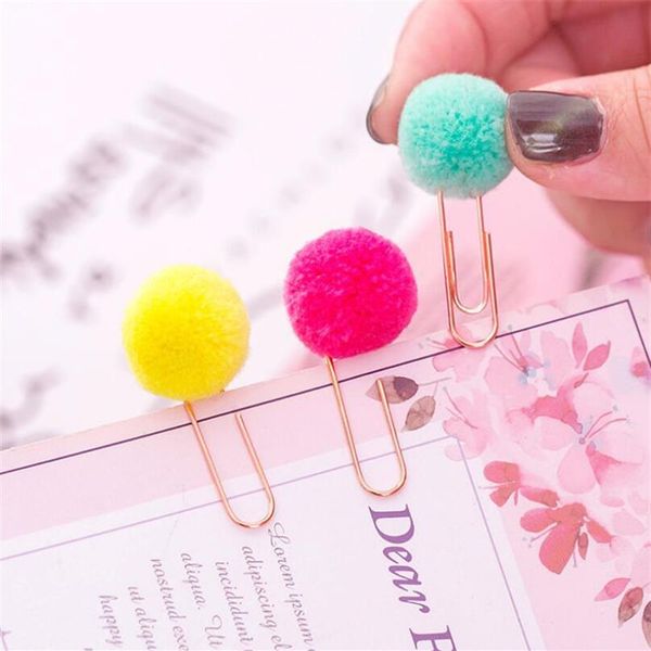 Женская девочка Candy Color Pom Pom Pom Ball Paper Clips Примечания украшения DIY закладки металлические переплеты Примечания Примечания буквы PINS202H